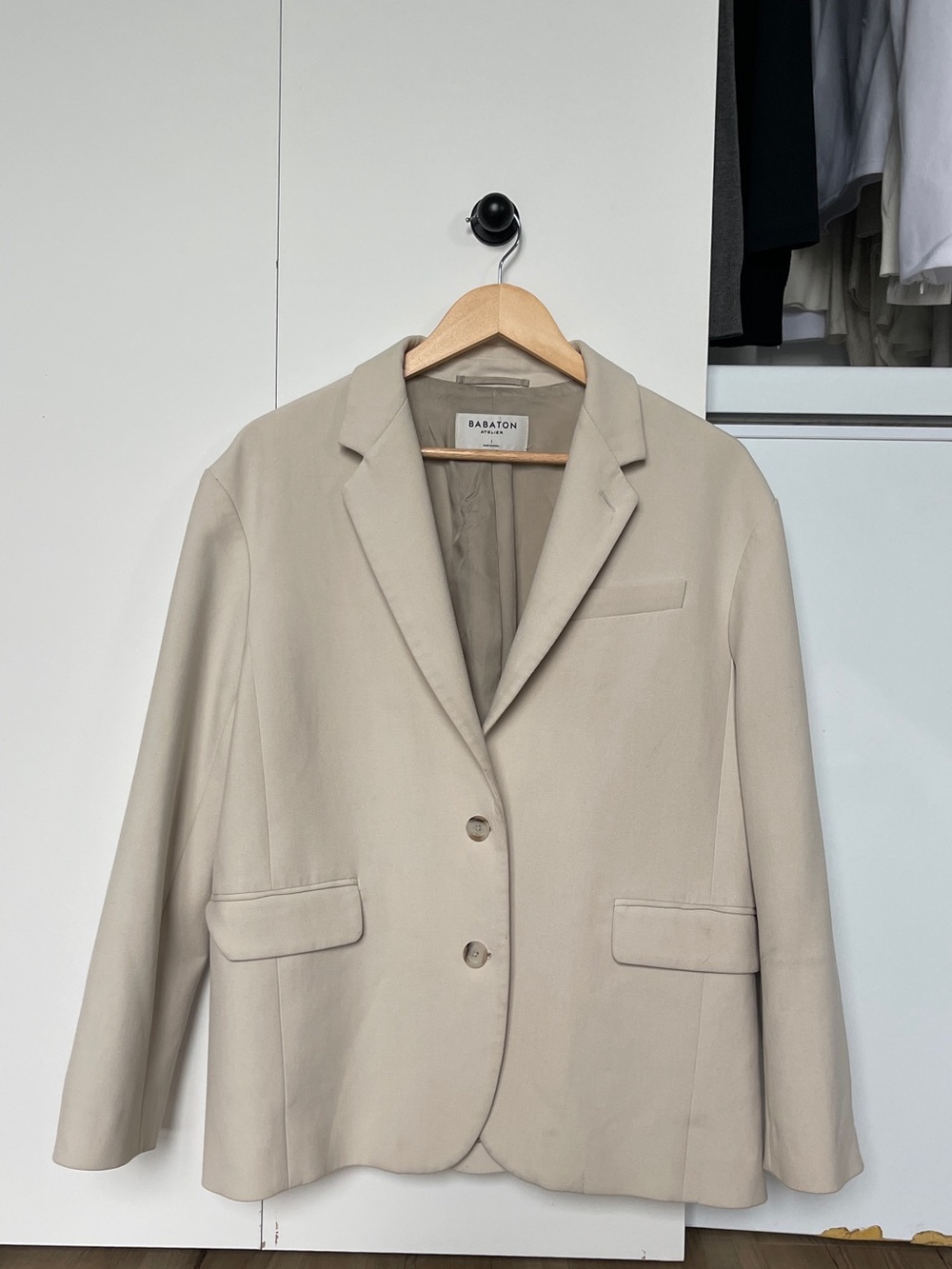 Aritzia Cream Single-Breasted Blazer